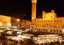 Christmas market at the main town square in Sienna 