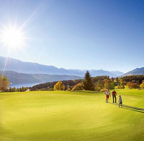 What can a golfer do in Karinthia, Austria?