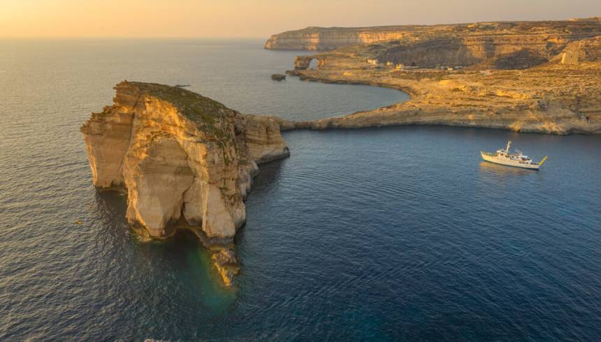 EXPLORING THE PHOENICIAN SHIPWRECK OFF XLENDI , GOZO